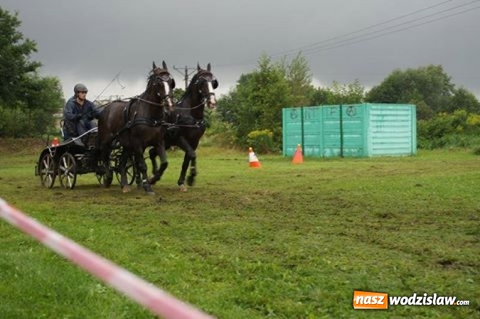 Zdjęcie w galerii na portalu naszwodzislaw.com: Mszana: I Zawody Zaprzęg&oacute;w Konnych za nami. Deszcz nie przestraszył uczestnik&oacute;w wiadomości z regionu