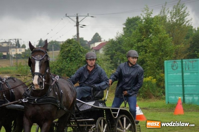 Zdjęcie w galerii na portalu naszwodzislaw.com: Mszana: I Zawody Zaprzęg&oacute;w Konnych za nami. Deszcz nie przestraszył uczestnik&oacute;w wiadomości z regionu