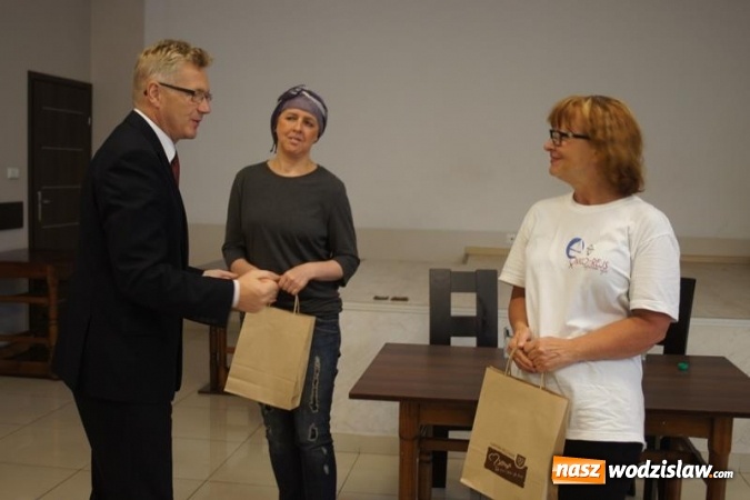 Zdjęcie w galerii na portalu naszwodzislaw.com: Uczestniczki OnkoRejsu odwiedzają nasz region. Dotarły również do Mszany wiadomości z regionu