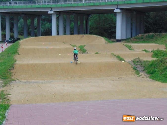 Zdjęcie w galerii na portalu naszwodzislaw.com: Uczestniczą w warsztatach rowerowych BMX wiadomości z regionu