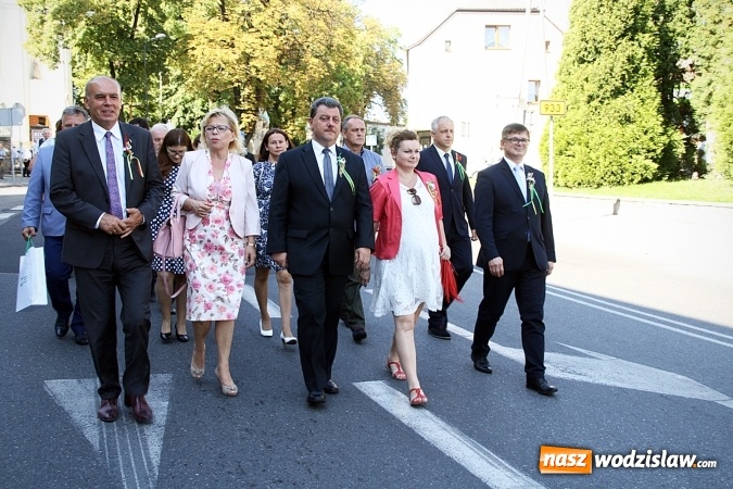 Zdjęcie w galerii na portalu naszwodzislaw.com: Dożynki w Pszowie w tym roku odbyły się na rynku. Rolnicy dziękowali za plony  wiadomości z regionu