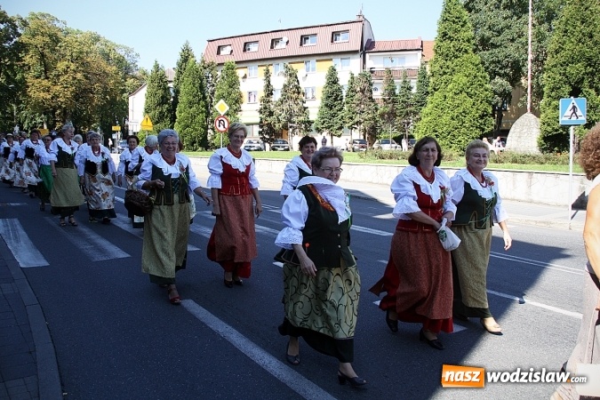Zdjęcie w galerii na portalu naszwodzislaw.com: Dożynki w Pszowie w tym roku odbyły się na rynku. Rolnicy dziękowali za plony  wiadomości z regionu