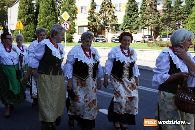 Zdjęcie w galerii na portalu naszwodzislaw.com: Dożynki w Pszowie w tym roku odbyły się na rynku. Rolnicy dziękowali za plony  wiadomości z regionu