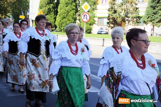 Zdjęcie w galerii na portalu naszwodzislaw.com: Dożynki w Pszowie w tym roku odbyły się na rynku. Rolnicy dziękowali za plony  wiadomości z regionu