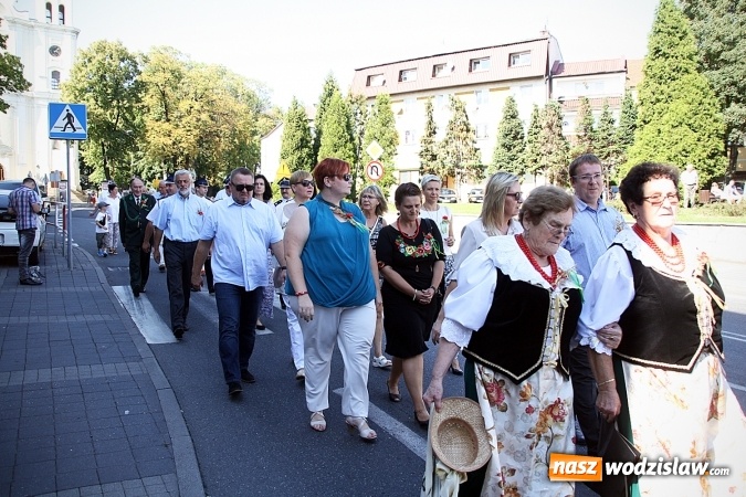 Zdjęcie w galerii na portalu naszwodzislaw.com: Dożynki w Pszowie w tym roku odbyły się na rynku. Rolnicy dziękowali za plony  wiadomości z regionu