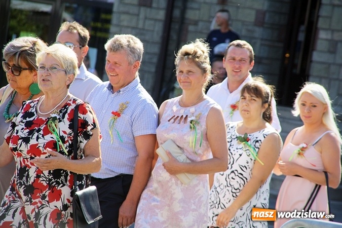 Zdjęcie w galerii na portalu naszwodzislaw.com: Dożynki w Pszowie w tym roku odbyły się na rynku. Rolnicy dziękowali za plony  wiadomości z regionu