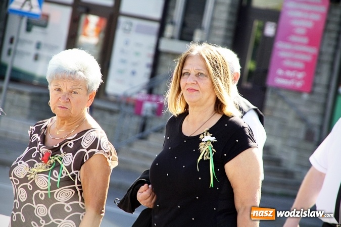 Zdjęcie w galerii na portalu naszwodzislaw.com: Dożynki w Pszowie w tym roku odbyły się na rynku. Rolnicy dziękowali za plony  wiadomości z regionu