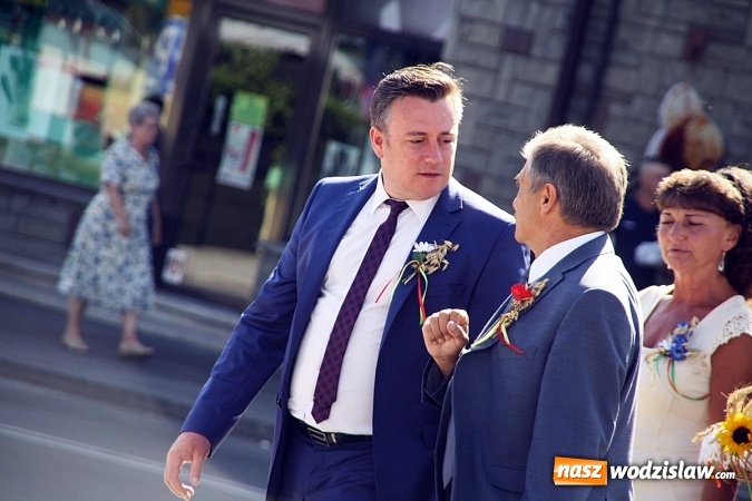 Zdjęcie w galerii na portalu naszwodzislaw.com: Dożynki w Pszowie w tym roku odbyły się na rynku. Rolnicy dziękowali za plony  wiadomości z regionu