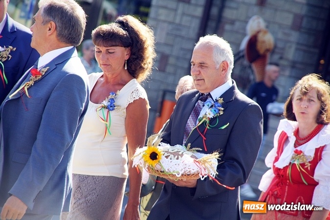 Zdjęcie w galerii na portalu naszwodzislaw.com: Dożynki w Pszowie w tym roku odbyły się na rynku. Rolnicy dziękowali za plony  wiadomości z regionu