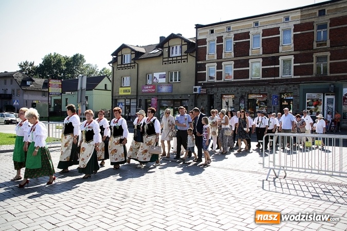Zdjęcie w galerii na portalu naszwodzislaw.com: Dożynki w Pszowie w tym roku odbyły się na rynku. Rolnicy dziękowali za plony  wiadomości z regionu