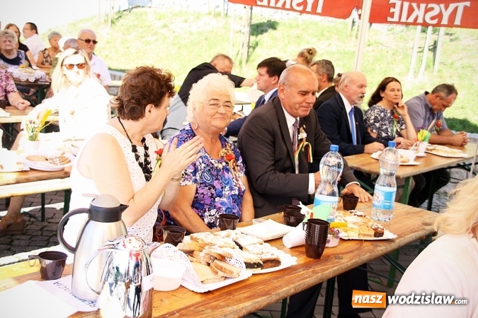 Zdjęcie w galerii na portalu naszwodzislaw.com: Dożynki w Pszowie w tym roku odbyły się na rynku. Rolnicy dziękowali za plony  wiadomości z regionu