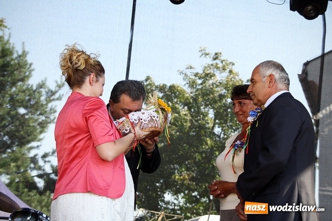 Zdjęcie w galerii na portalu naszwodzislaw.com: Dożynki w Pszowie w tym roku odbyły się na rynku. Rolnicy dziękowali za plony  wiadomości z regionu