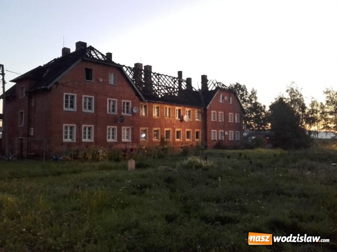Zdjęcie w galerii na portalu naszwodzislaw.com: Tragiczny pożar w Olzie. Zapaliło się poddasze jednego z bloków  wiadomości z regionu