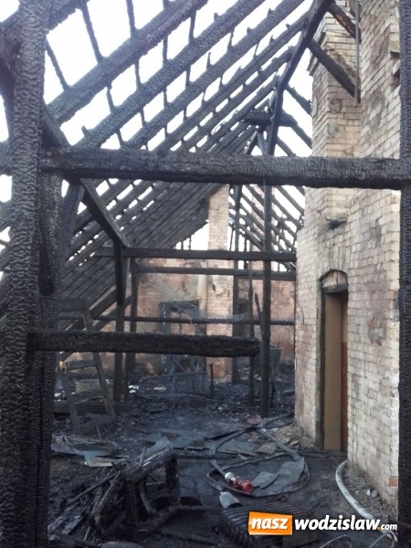 Zdjęcie w galerii na portalu naszwodzislaw.com: Tragiczny pożar w Olzie. Zapaliło się poddasze jednego z bloków  wiadomości z regionu