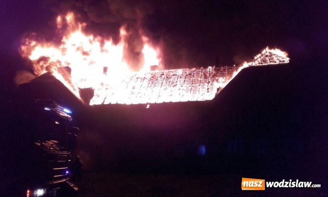 Zdjęcie w galerii na portalu naszwodzislaw.com: Tragiczny pożar w Olzie. Zapaliło się poddasze jednego z bloków  wiadomości z regionu