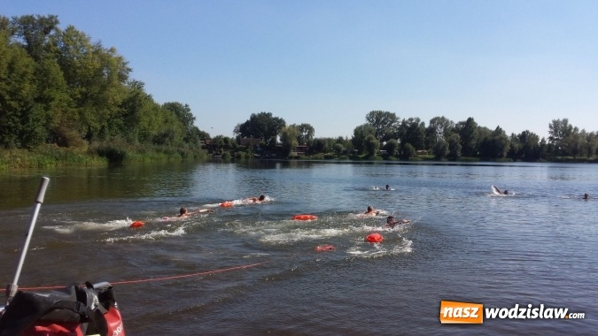 Zdjęcie w galerii na portalu naszwodzislaw.com: Jak uratować tonącego? Wspólne ćwiczenia WOPR-u oraz strażaków wiadomości z regionu