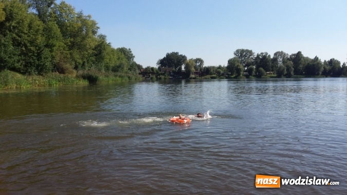 Zdjęcie w galerii na portalu naszwodzislaw.com: Jak uratować tonącego? Wspólne ćwiczenia WOPR-u oraz strażaków wiadomości z regionu