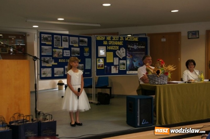 Zdjęcie w galerii na portalu naszwodzislaw.com: Uroczysta Sesja w Gimnazjum w Gołkowicach wiadomości z regionu