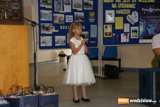 Zdjęcie w galerii na portalu naszwodzislaw.com: Uroczysta Sesja w Gimnazjum w Gołkowicach wiadomości z regionu