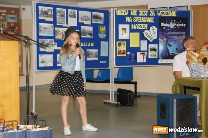 Zdjęcie w galerii na portalu naszwodzislaw.com: Uroczysta Sesja w Gimnazjum w Gołkowicach wiadomości z regionu