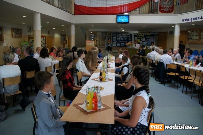 Zdjęcie w galerii na portalu naszwodzislaw.com: Uroczysta Sesja w Gimnazjum w Gołkowicach wiadomości z regionu
