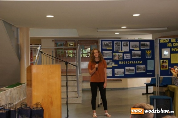 Zdjęcie w galerii na portalu naszwodzislaw.com: Uroczysta Sesja w Gimnazjum w Gołkowicach wiadomości z regionu