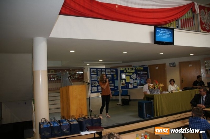 Zdjęcie w galerii na portalu naszwodzislaw.com: Uroczysta Sesja w Gimnazjum w Gołkowicach wiadomości z regionu
