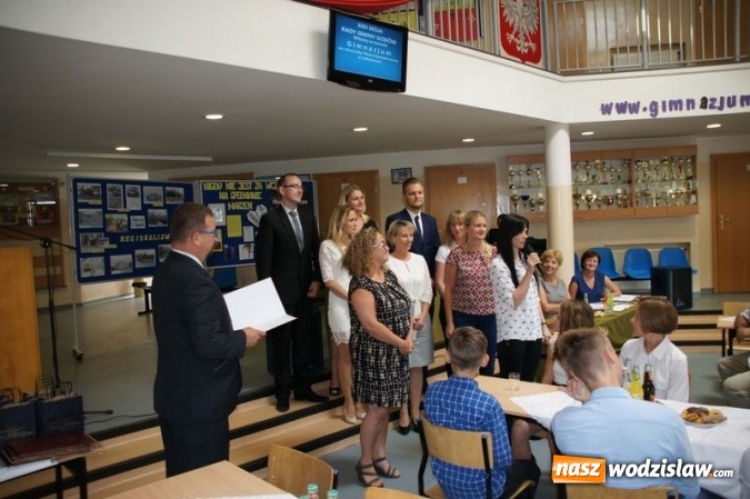 Zdjęcie w galerii na portalu naszwodzislaw.com: Uroczysta Sesja w Gimnazjum w Gołkowicach wiadomości z regionu