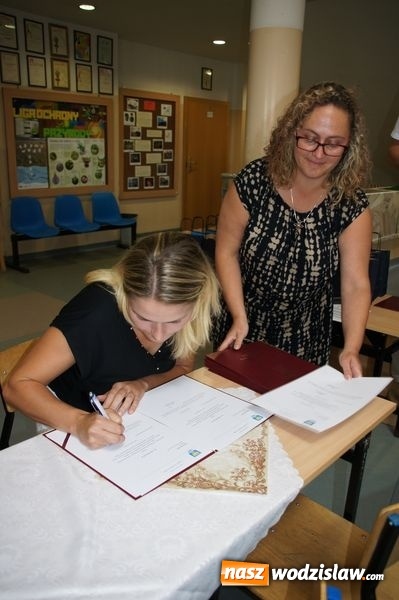 Zdjęcie w galerii na portalu naszwodzislaw.com: Uroczysta Sesja w Gimnazjum w Gołkowicach wiadomości z regionu