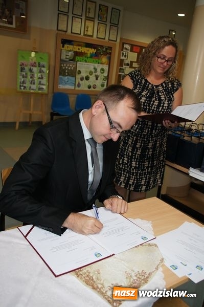 Zdjęcie w galerii na portalu naszwodzislaw.com: Uroczysta Sesja w Gimnazjum w Gołkowicach wiadomości z regionu