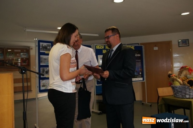 Zdjęcie w galerii na portalu naszwodzislaw.com: Uroczysta Sesja w Gimnazjum w Gołkowicach wiadomości z regionu