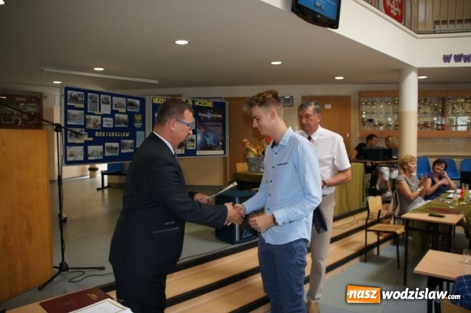 Zdjęcie w galerii na portalu naszwodzislaw.com: Uroczysta Sesja w Gimnazjum w Gołkowicach wiadomości z regionu