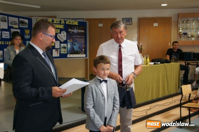 Zdjęcie w galerii na portalu naszwodzislaw.com: Uroczysta Sesja w Gimnazjum w Gołkowicach wiadomości z regionu