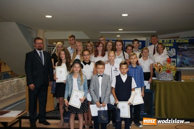 Zdjęcie w galerii na portalu naszwodzislaw.com: Uroczysta Sesja w Gimnazjum w Gołkowicach wiadomości z regionu