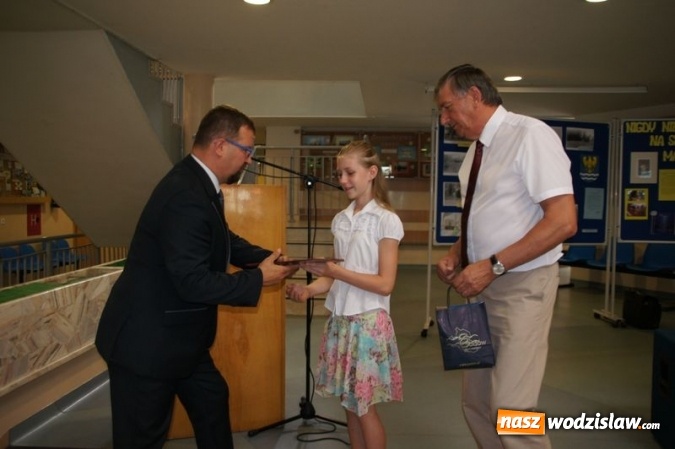 Zdjęcie w galerii na portalu naszwodzislaw.com: Uroczysta Sesja w Gimnazjum w Gołkowicach wiadomości z regionu