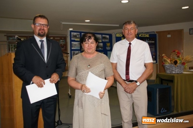 Zdjęcie w galerii na portalu naszwodzislaw.com: Uroczysta Sesja w Gimnazjum w Gołkowicach wiadomości z regionu