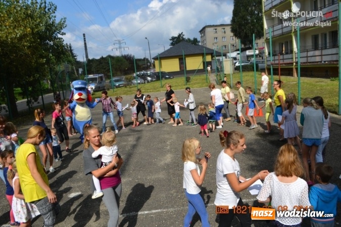 Zdjęcie w galerii na portalu naszwodzislaw.com: Sznupek z wizytą na osiedlu 1 Maja wiadomości z regionu