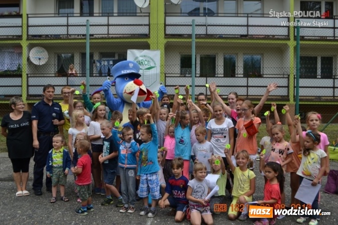 Zdjęcie w galerii na portalu naszwodzislaw.com: Sznupek z wizytą na osiedlu 1 Maja wiadomości z regionu