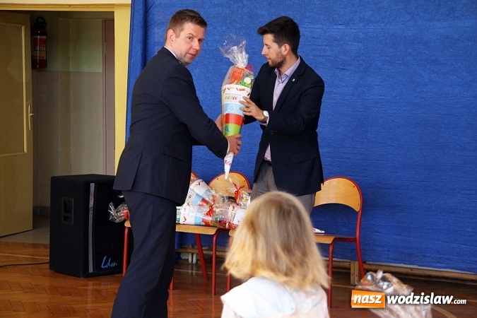 Zdjęcie w galerii na portalu naszwodzislaw.com: Tyty od prezydenta na rozpoczęcie roku szkolnego wiadomości z regionu