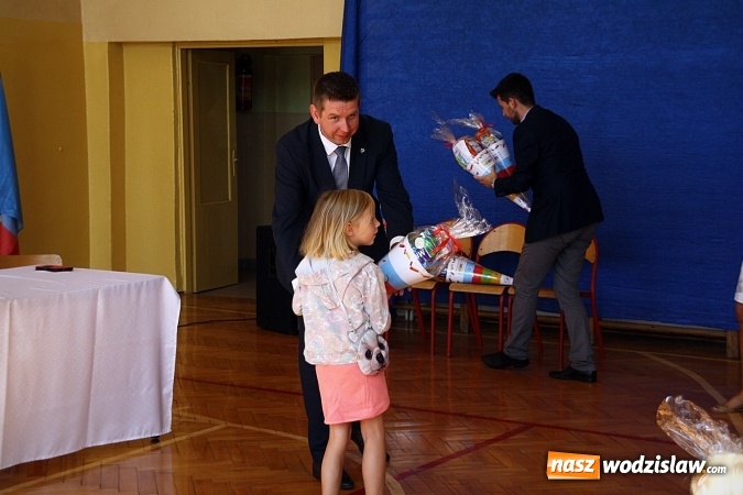 Zdjęcie w galerii na portalu naszwodzislaw.com: Tyty od prezydenta na rozpoczęcie roku szkolnego wiadomości z regionu