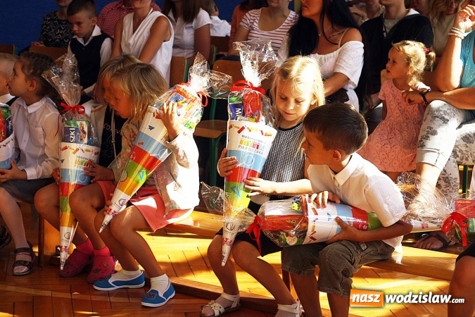 Zdjęcie w galerii na portalu naszwodzislaw.com: Tyty od prezydenta na rozpoczęcie roku szkolnego wiadomości z regionu