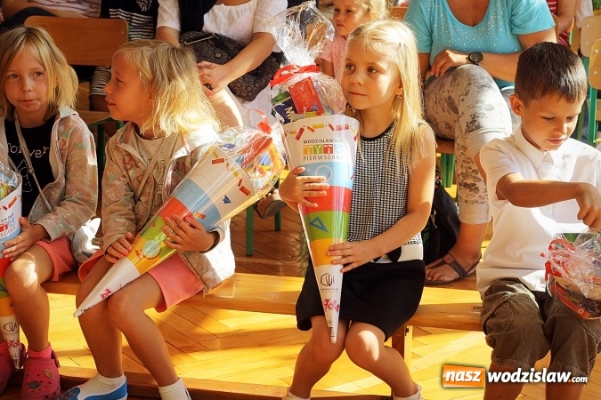 Zdjęcie w galerii na portalu naszwodzislaw.com: Tyty od prezydenta na rozpoczęcie roku szkolnego wiadomości z regionu