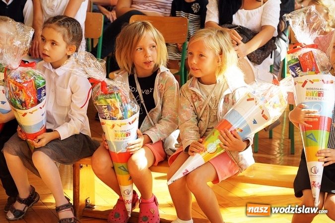 Zdjęcie w galerii na portalu naszwodzislaw.com: Tyty od prezydenta na rozpoczęcie roku szkolnego wiadomości z regionu