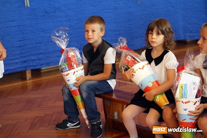 Zdjęcie w galerii na portalu naszwodzislaw.com: Tyty od prezydenta na rozpoczęcie roku szkolnego wiadomości z regionu