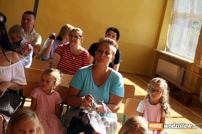 Zdjęcie w galerii na portalu naszwodzislaw.com: Tyty od prezydenta na rozpoczęcie roku szkolnego wiadomości z regionu