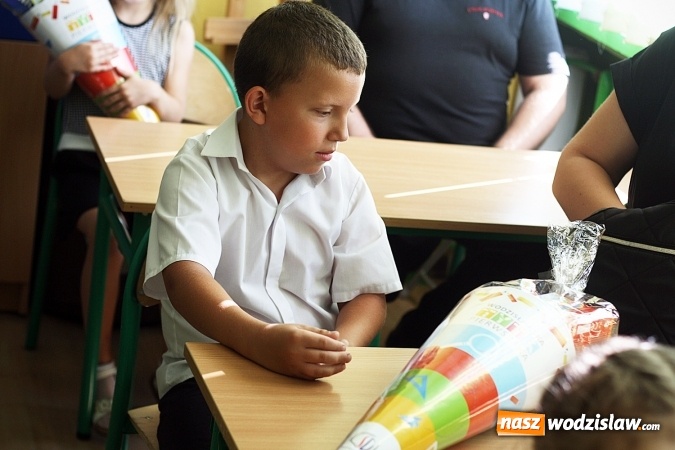 Zdjęcie w galerii na portalu naszwodzislaw.com: Tyty od prezydenta na rozpoczęcie roku szkolnego wiadomości z regionu