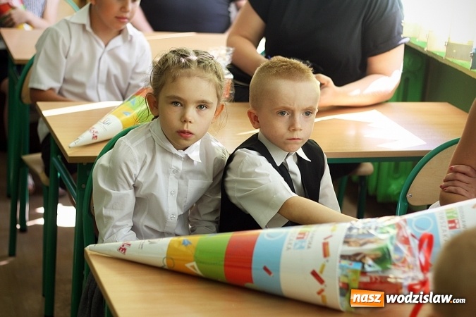 Zdjęcie w galerii na portalu naszwodzislaw.com: Tyty od prezydenta na rozpoczęcie roku szkolnego wiadomości z regionu