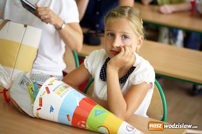 Zdjęcie w galerii na portalu naszwodzislaw.com: Tyty od prezydenta na rozpoczęcie roku szkolnego wiadomości z regionu