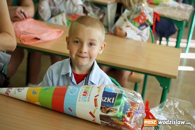 Zdjęcie w galerii na portalu naszwodzislaw.com: Tyty od prezydenta na rozpoczęcie roku szkolnego wiadomości z regionu