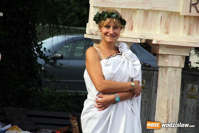 Zdjęcie w galerii na portalu naszwodzislaw.com: Narodowe Czytanie na rydułtowskim rynku  wiadomości z regionu